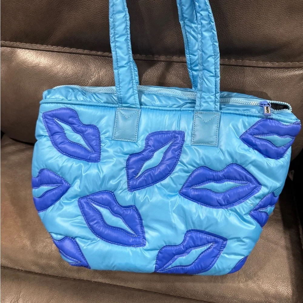 NWT Wildfox Lips Puffy Tote - Picture 2 of 5